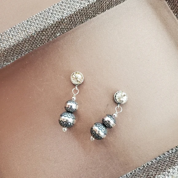 American West Sterling Silver Native Pearl Earrings - Picture 4 of 10